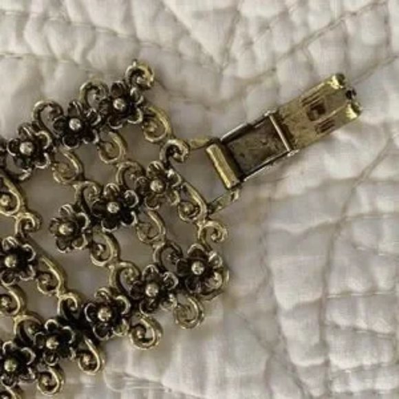 vintage Wide Bracelet  Flower Filagree Chain Style Costume Gold Brass Metal - Picture 2 of 6